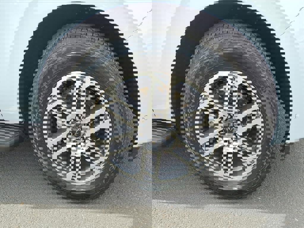 Certified 2025 Ford Expedition Active image 9