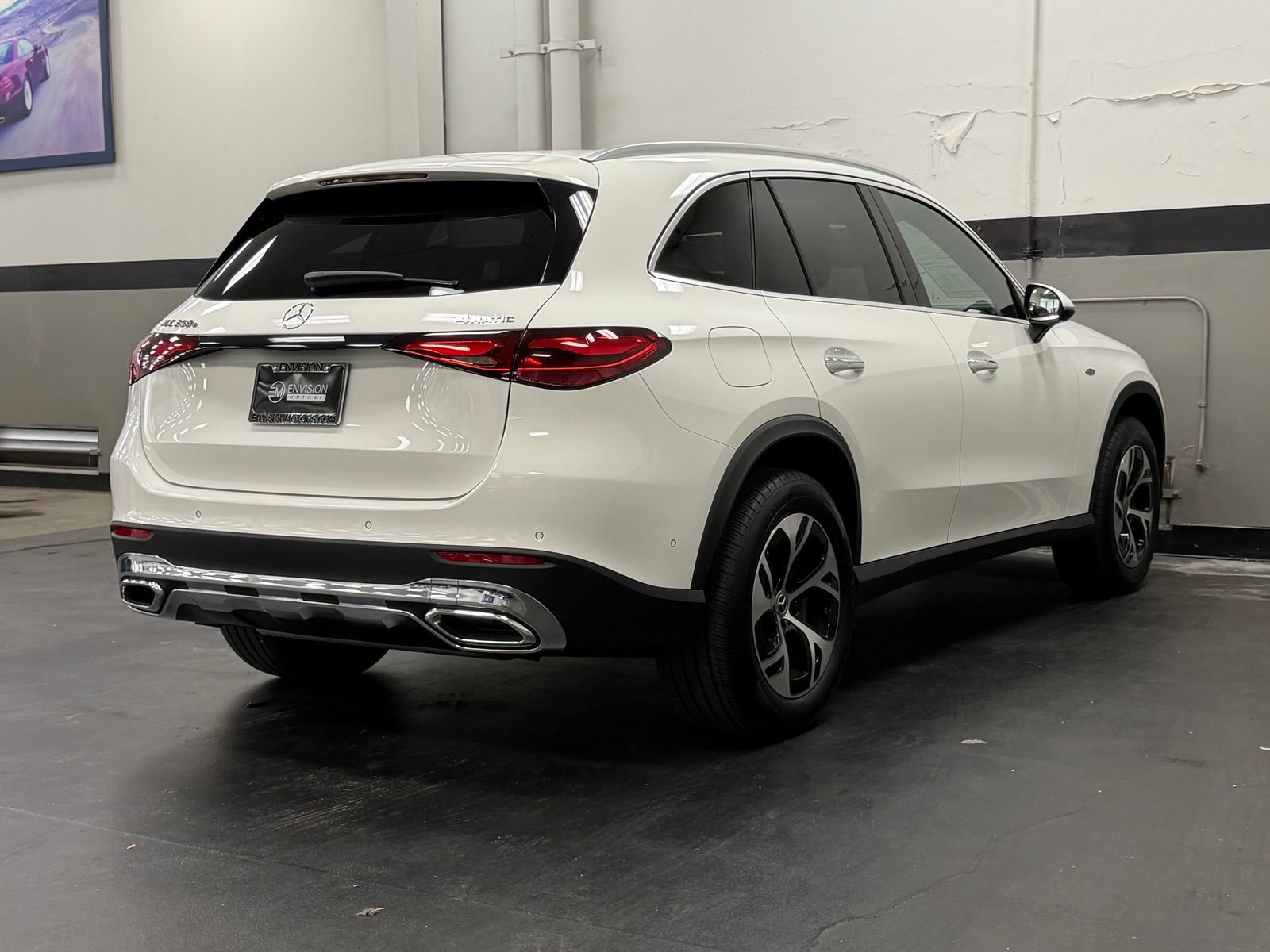 Used 2025 Mercedes-Benz GLC 350e 4MATIC image 13