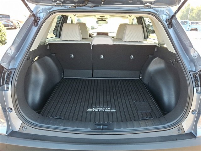 Certified 2025 Toyota Corolla Cross LE image 27