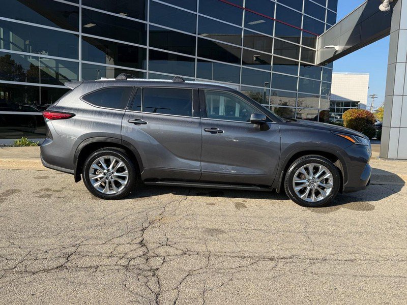 Used 2023 Toyota Highlander Limited AWD/4WD image 2