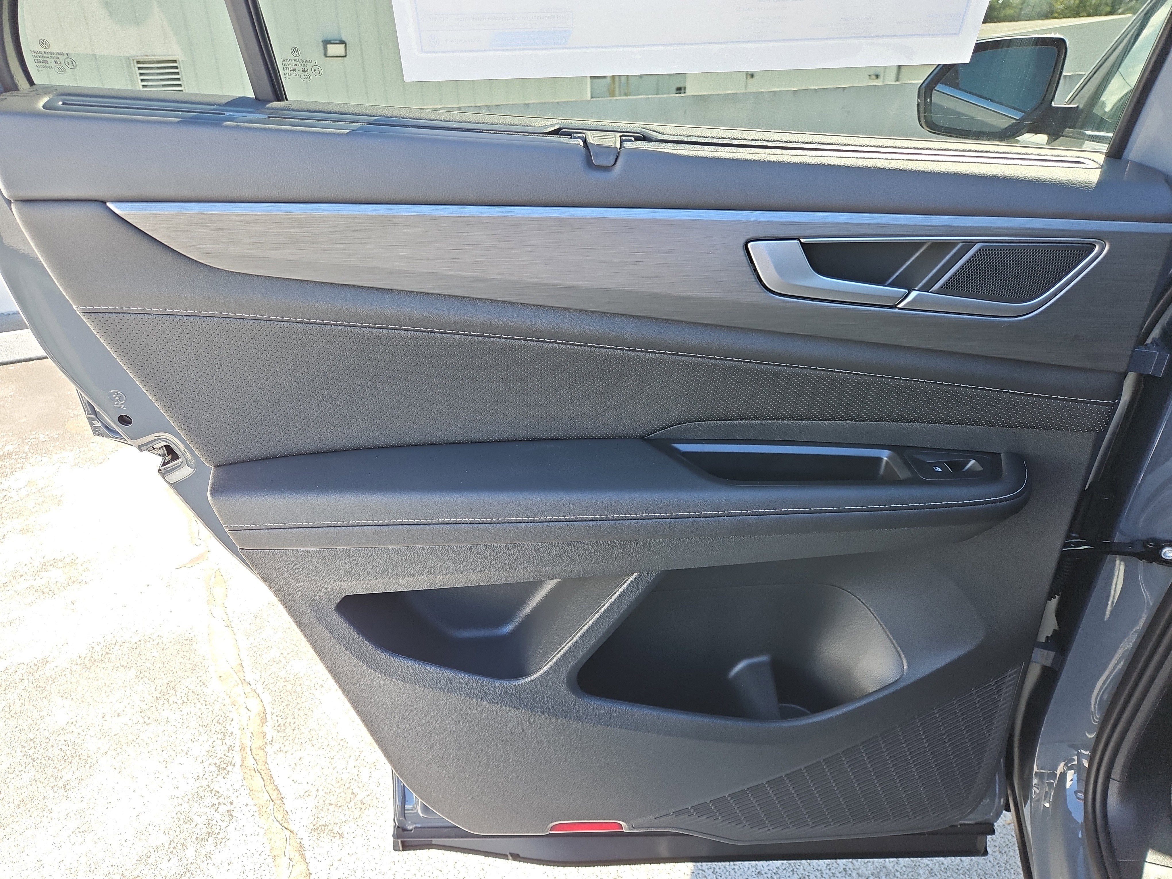 New 2026 Volkswagen Atlas Cross Sport SE image 12