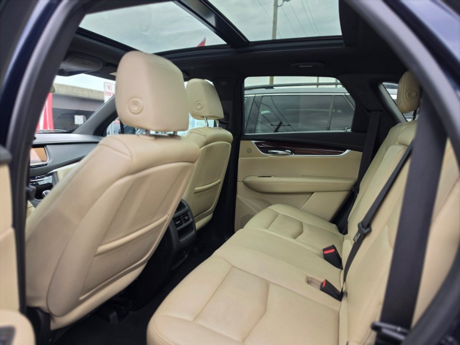 Used 2017 Cadillac XT5 Luxury w/ Driver Awareness Package FWD image 27