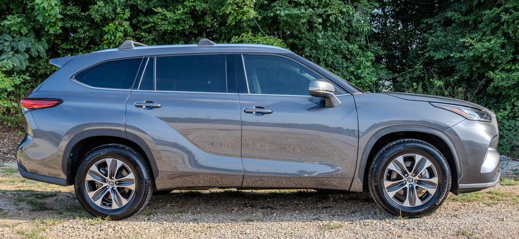 Used 2020 Toyota Highlander XLE FWD image 6