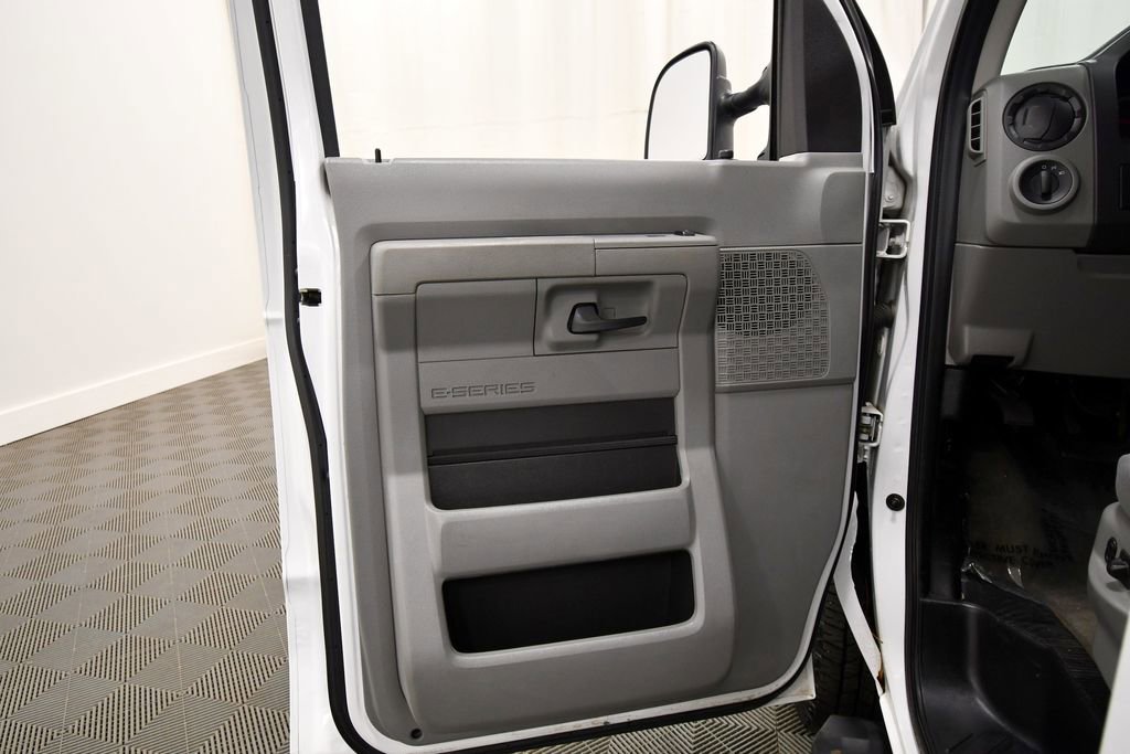 Used 2011 Ford E-350 and Econoline 350 XLT RWD image 13