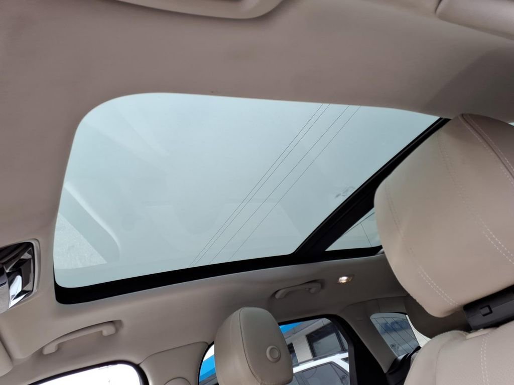 Used 2020 Land Rover Range Rover Velar S image 12