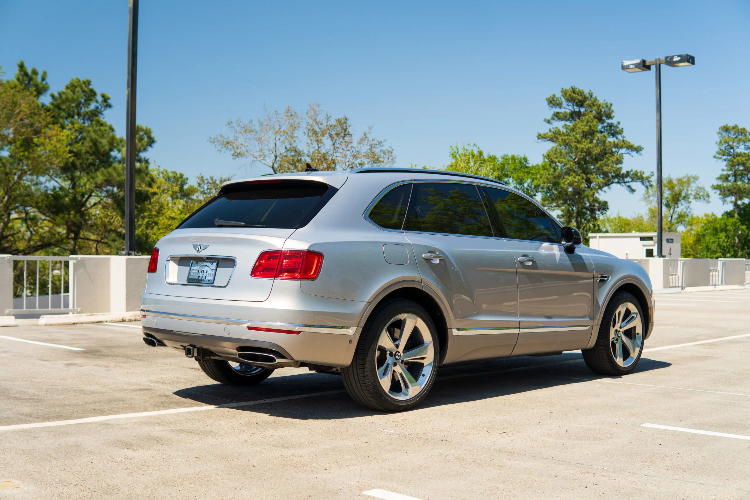 Used 2017 Bentley Bentayga image 9