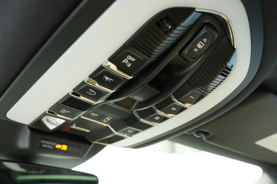 Certified 2026 Porsche Macan AWD/4WD image 36