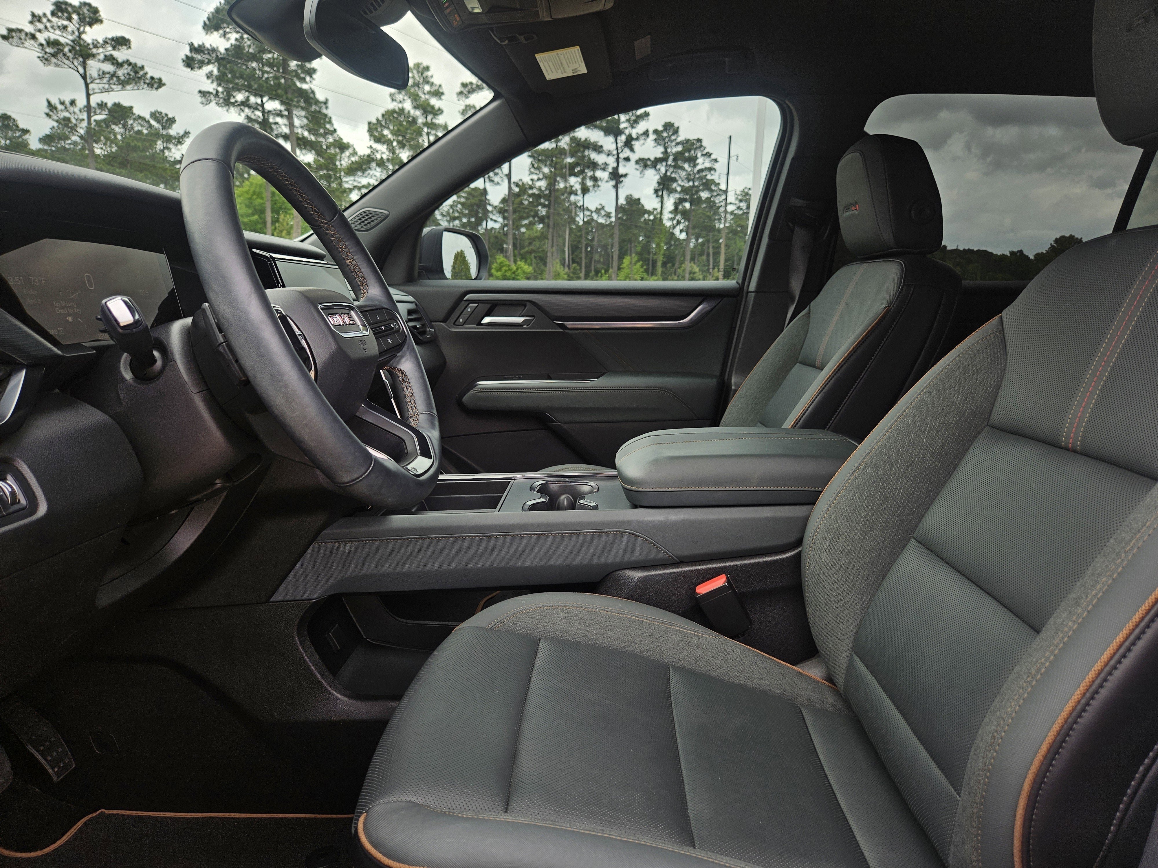 Used 2025 GMC Acadia AT4 AWD/4WD image 13