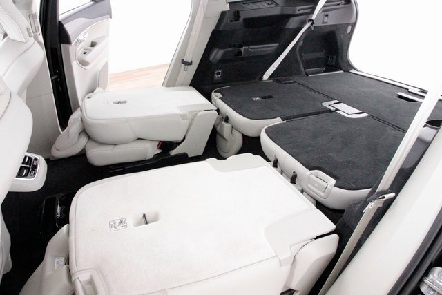 Certified 2024 Volvo XC90 B6 Plus image 29