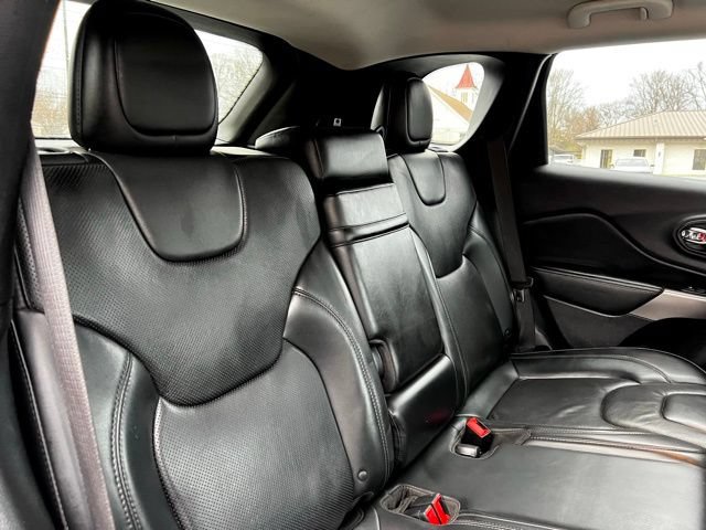 Used 2019 Jeep Cherokee Limited FWD image 20