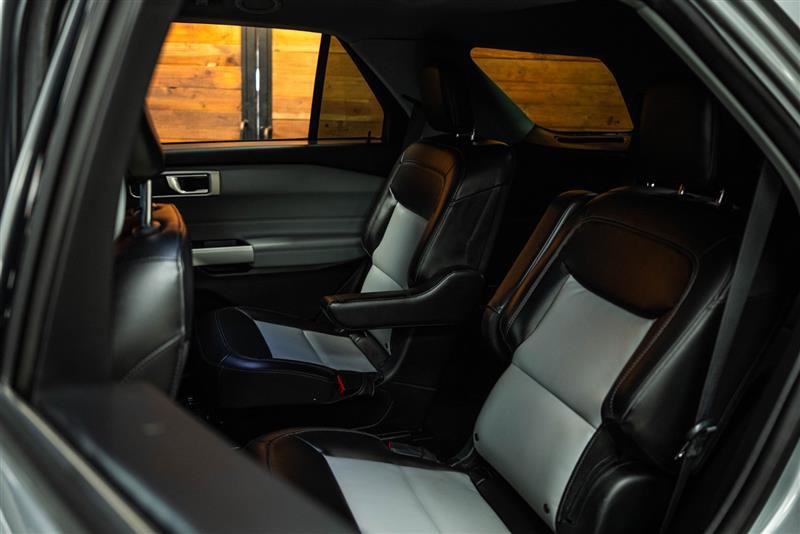 Used 2022 Ford Explorer XLT w/ Equipment Group 202A image 11