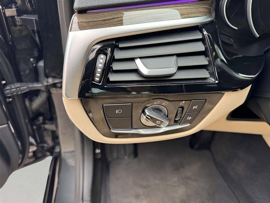 Used 2018 BMW 530i w/ Premium Package RWD image 9