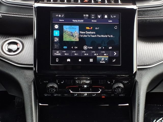 Used 2024 Jeep Grand Cherokee Laredo X w/ Luxury Tech Group I AWD/4WD image 23