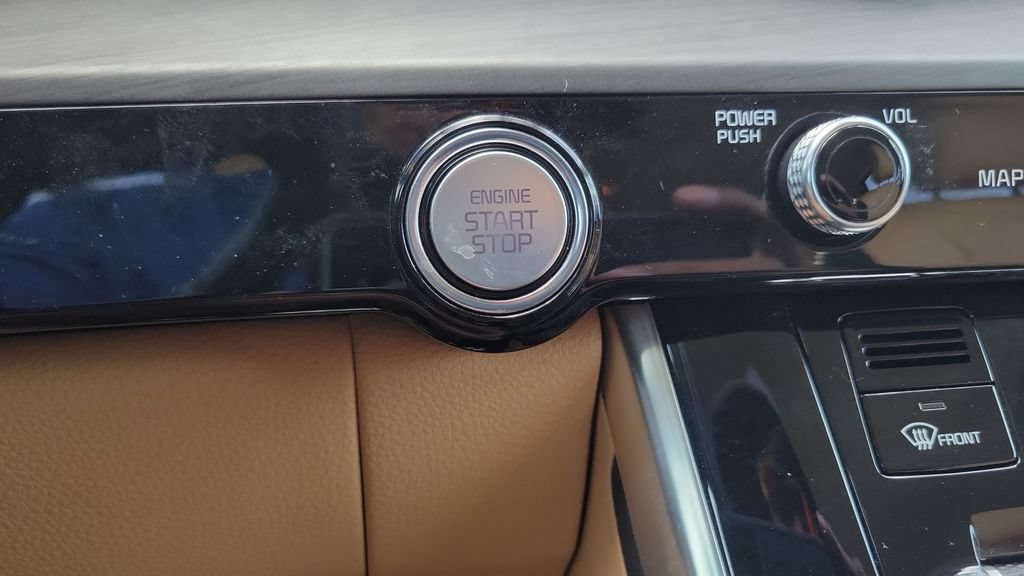 Used 2024 Kia Carnival EX FWD image 22