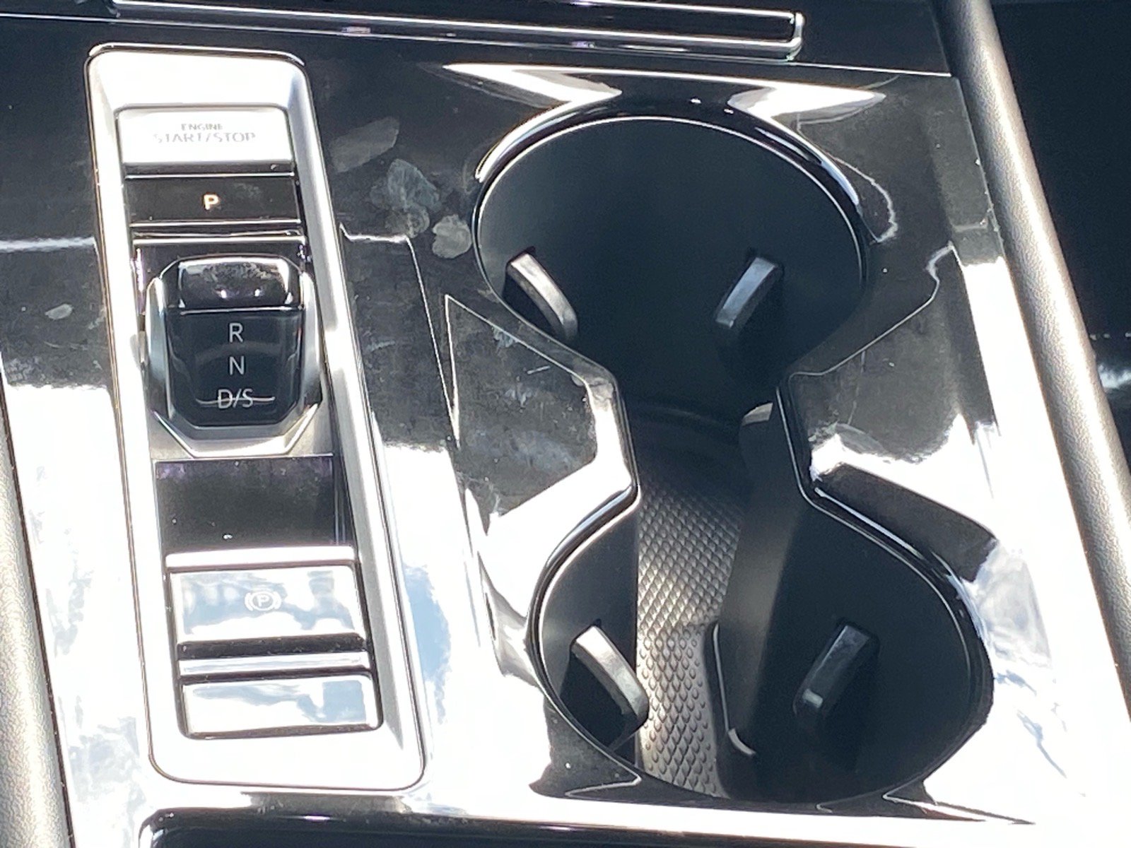 Certified 2024 Volkswagen Atlas Cross Sport SE w/ Panoramic Sunroof Package AWD/4WD image 9