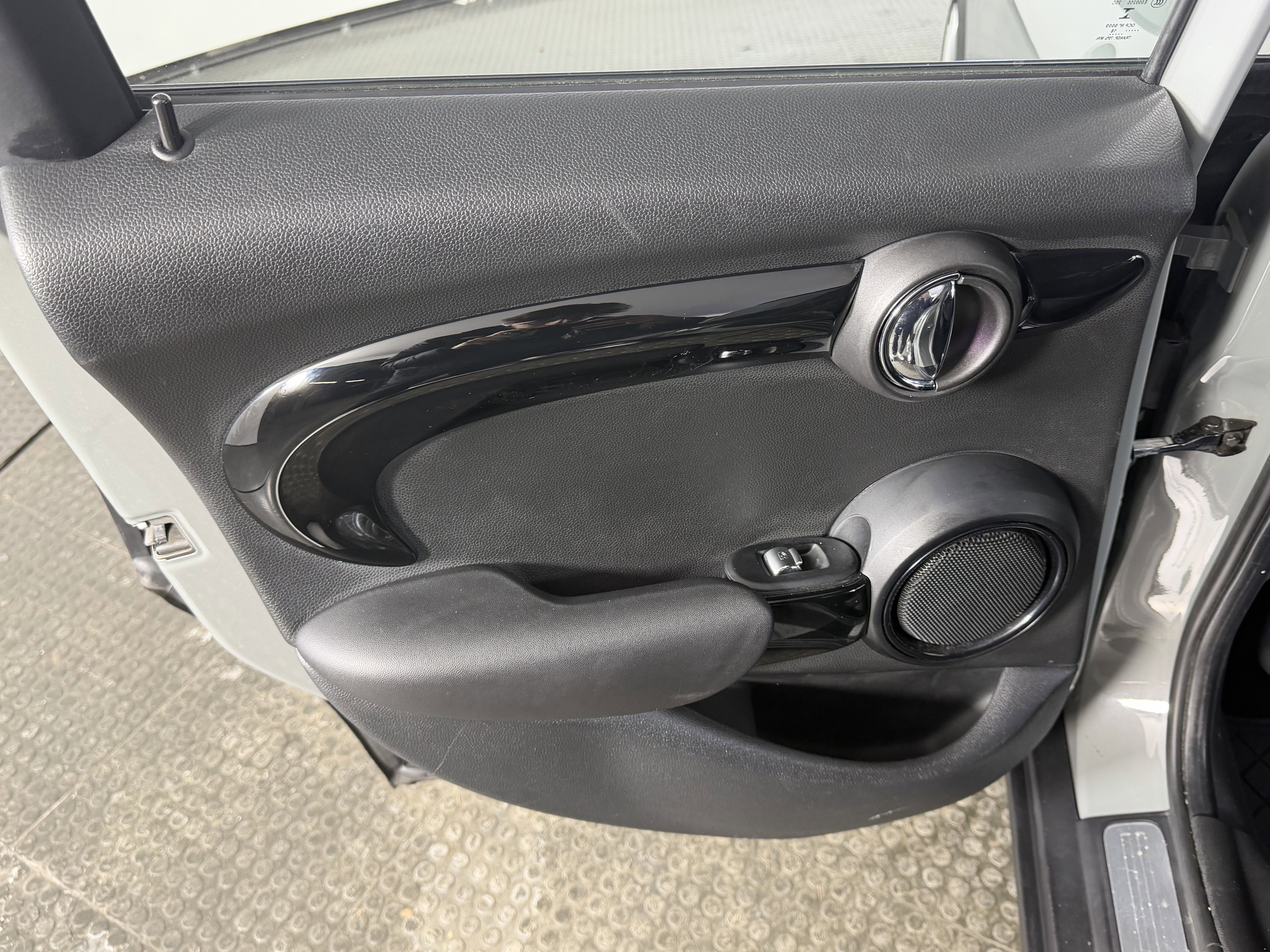 Used 2019 MINI Cooper S image 17