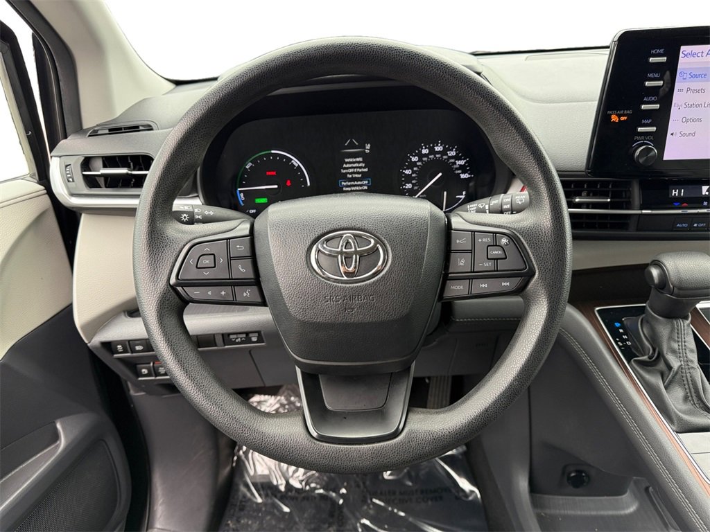 Used 2024 Toyota Sienna LE image 12