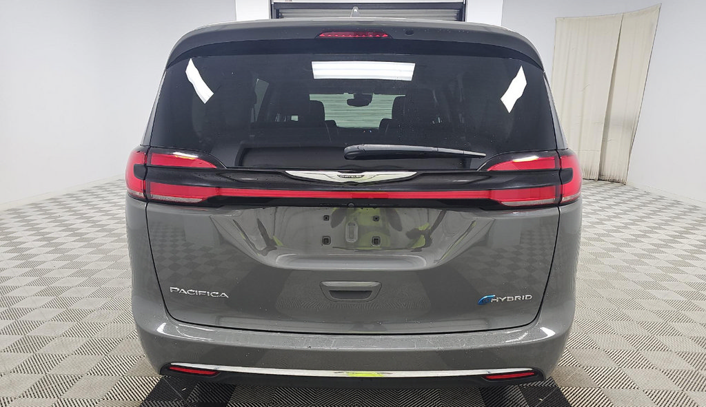 Used 2022 Chrysler Pacifica Touring-L FWD image 6
