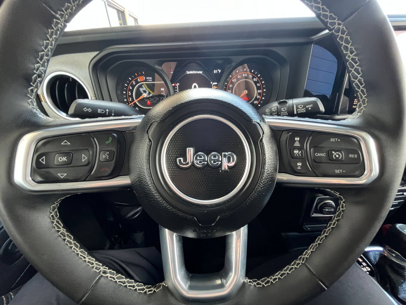 Used 2025 Jeep Wrangler Unlimited Sahara AWD/4WD image 26