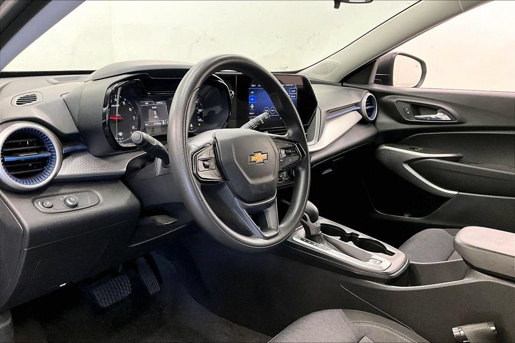 Used 2024 Chevrolet Trax LS w/ Driver Confidence Package FWD image 14