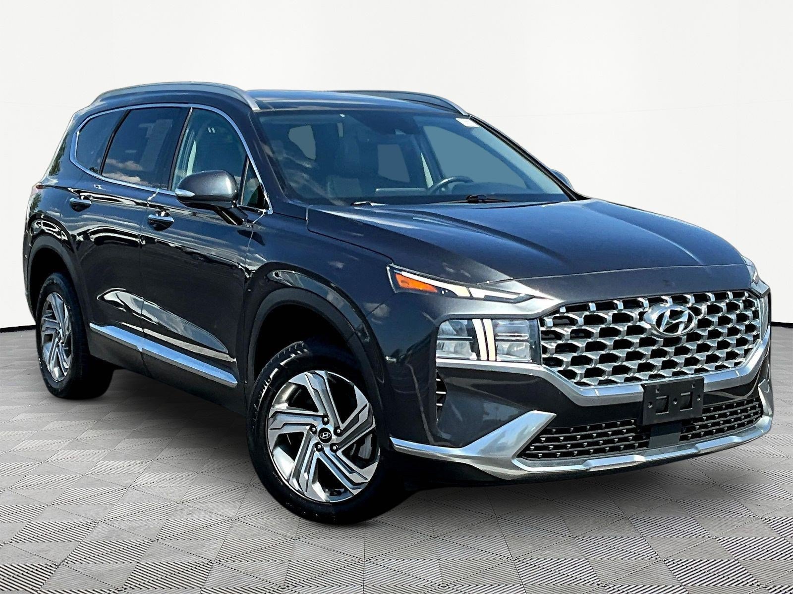 Used 2022 Hyundai Santa Fe SEL w/ Convenience + Premium Package AWD/4WD image 3