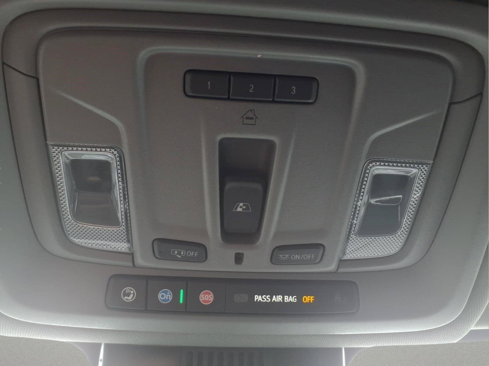 Used 2025 Chevrolet Silverado 1500 LTZ AWD/4WD image 27