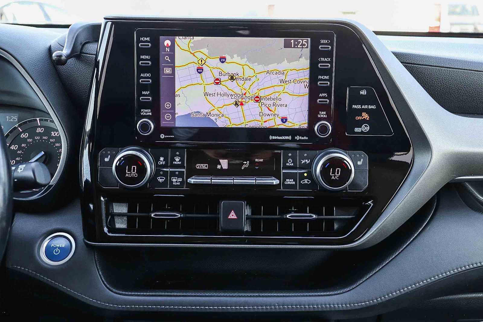 Used 2021 Toyota Highlander XLE image 13