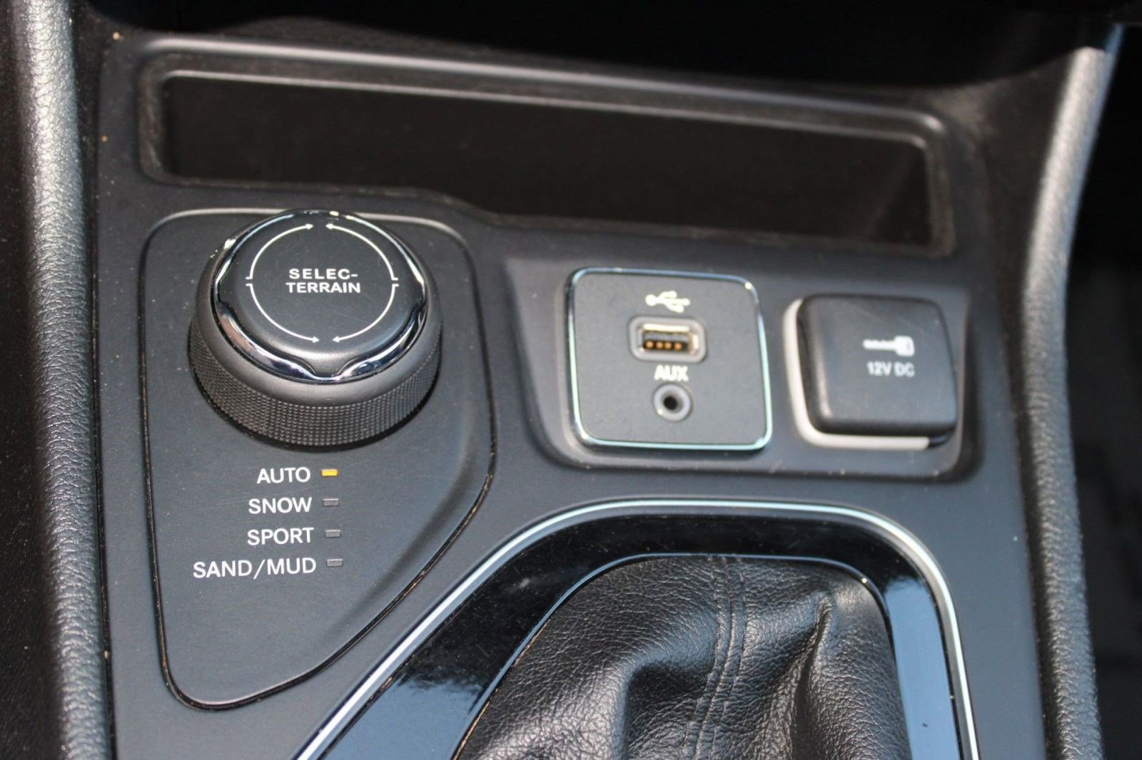 Used 2019 Jeep Cherokee Limited w/ Trailer Tow Group image 28