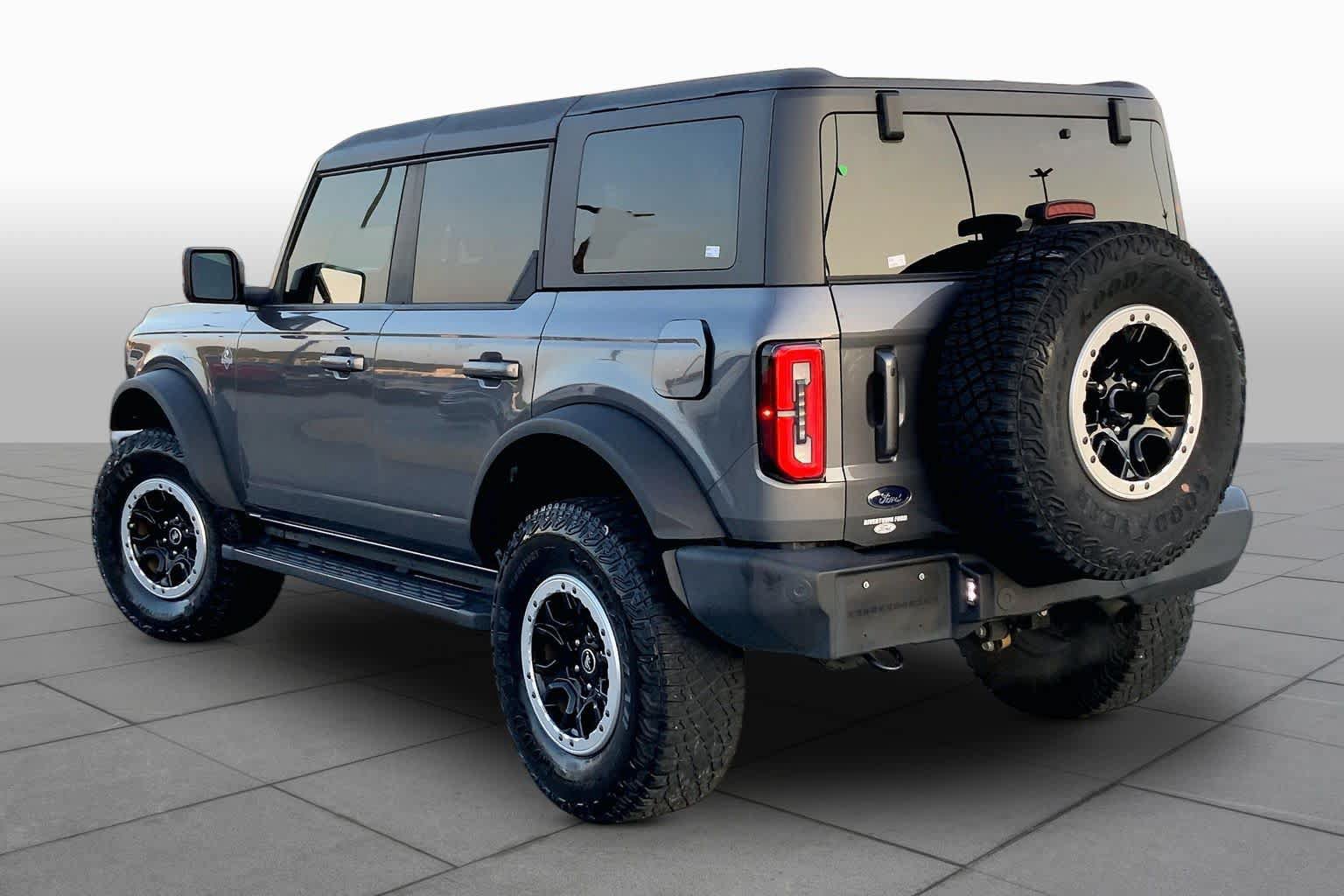 Used 2023 Ford Bronco Outer Banks w/ Sasquatch Package AWD/4WD image 11