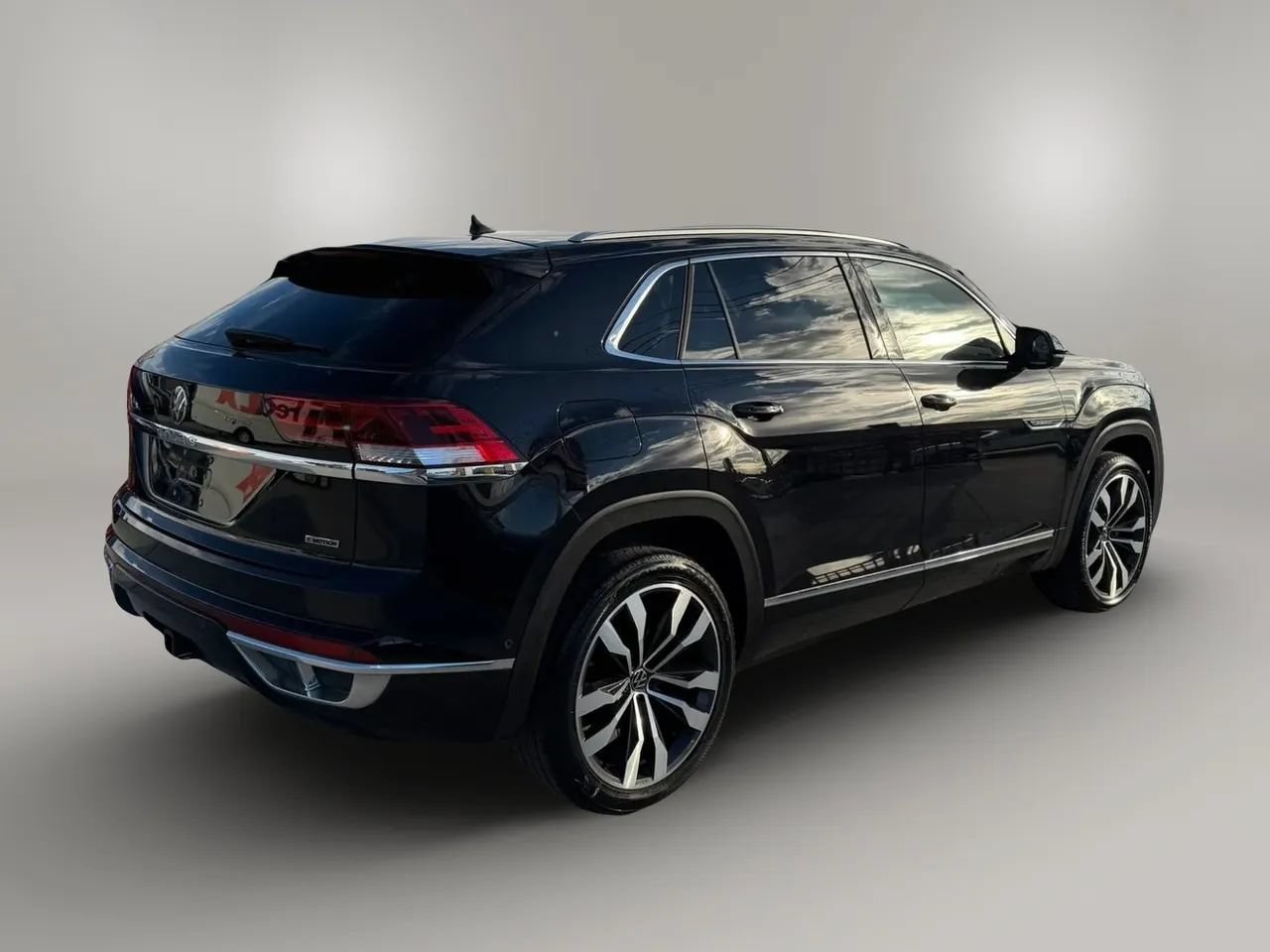 Used 2020 Volkswagen Atlas Cross Sport SEL Premium R-Line w/ Cross Sport MDO Package AWD/4WD image 9