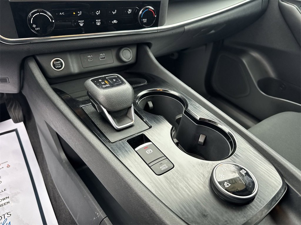 Used 2023 Nissan Rogue S image 11