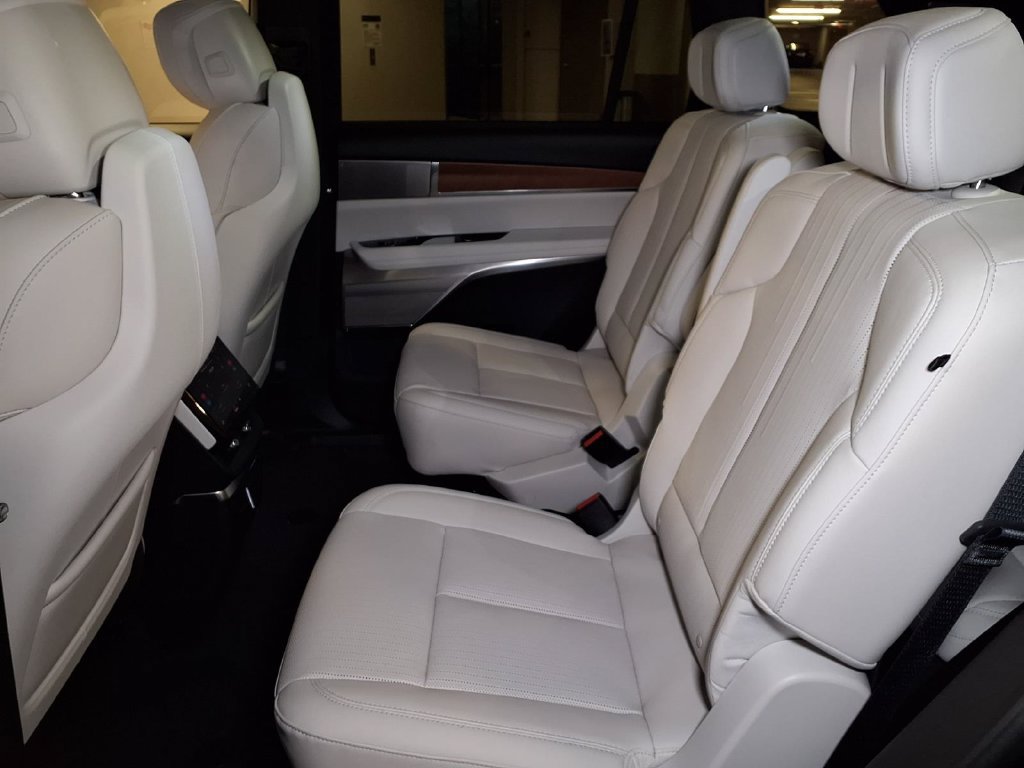 New 2027 Cadillac Vistiq Sport AWD/4WD image 12