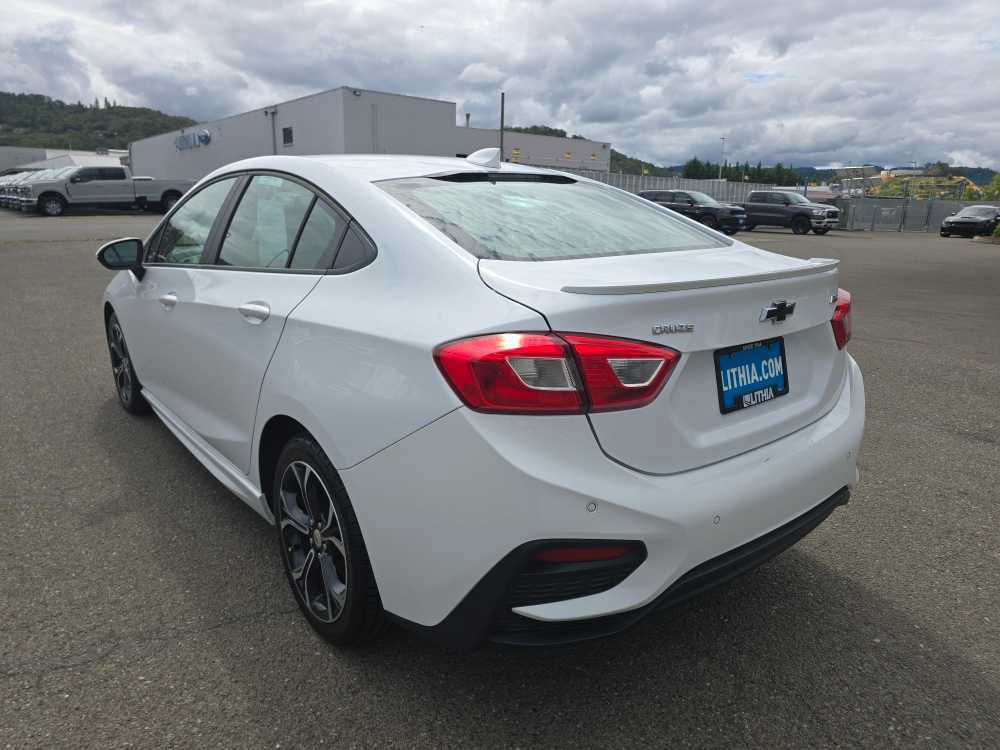 Used 2019 Chevrolet Cruze LT w/ Convenience Package FWD image 3