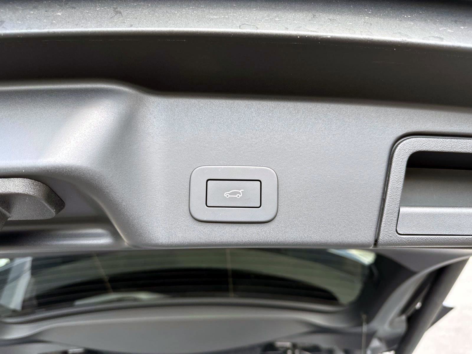 Used 2024 Land Rover Range Rover Evoque Dynamic SE image 9