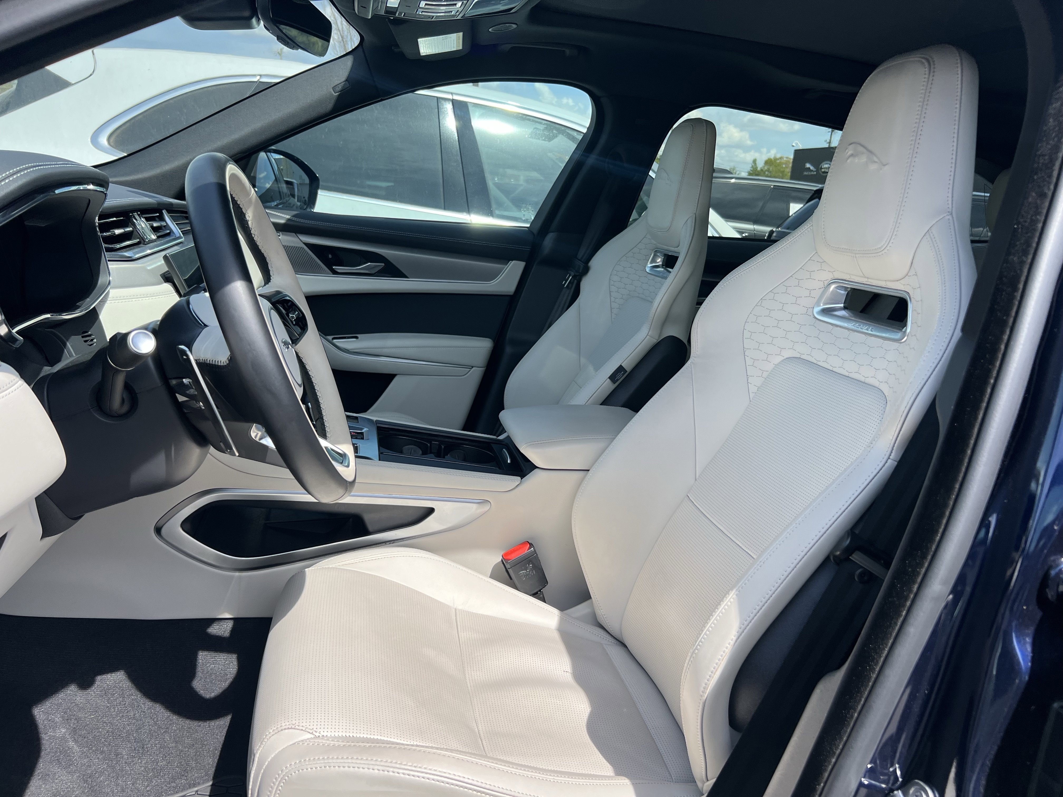 Certified 2026 Jaguar F-PACE R-Dynamic S AWD/4WD image 15