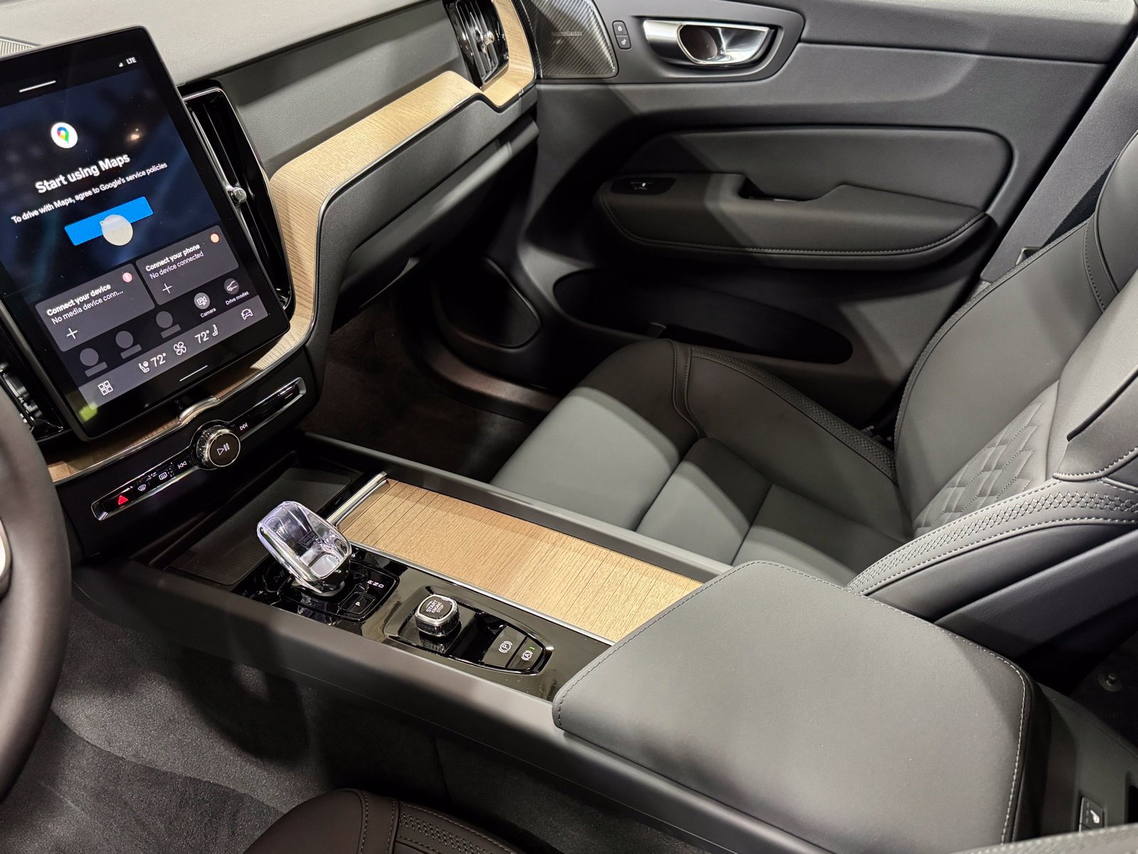 New 2026 Volvo XC60 B5 Plus w/ Protection Package Premier AWD/4WD image 14
