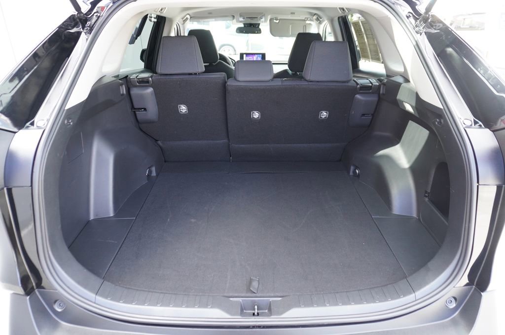 Used 2025 Toyota RAV4 LE image 8