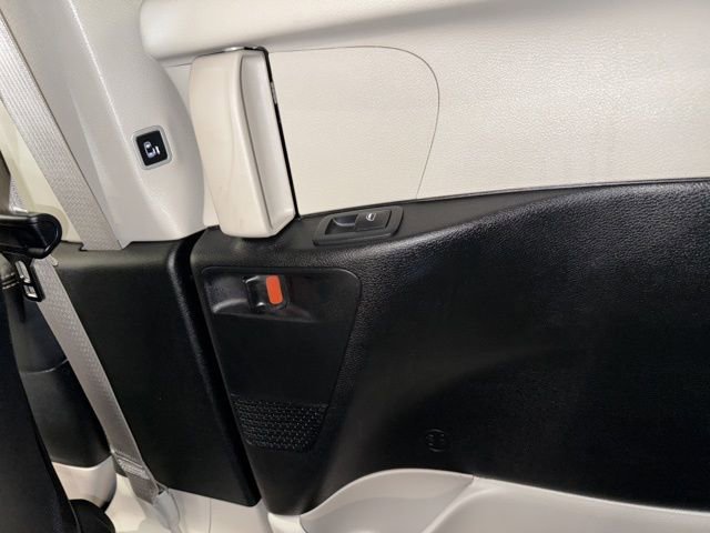 Used 2024 Chrysler Pacifica Touring-L FWD image 24