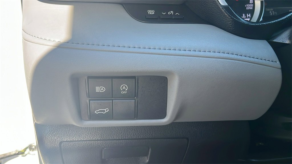 Used 2023 Toyota Highlander XLE image 16