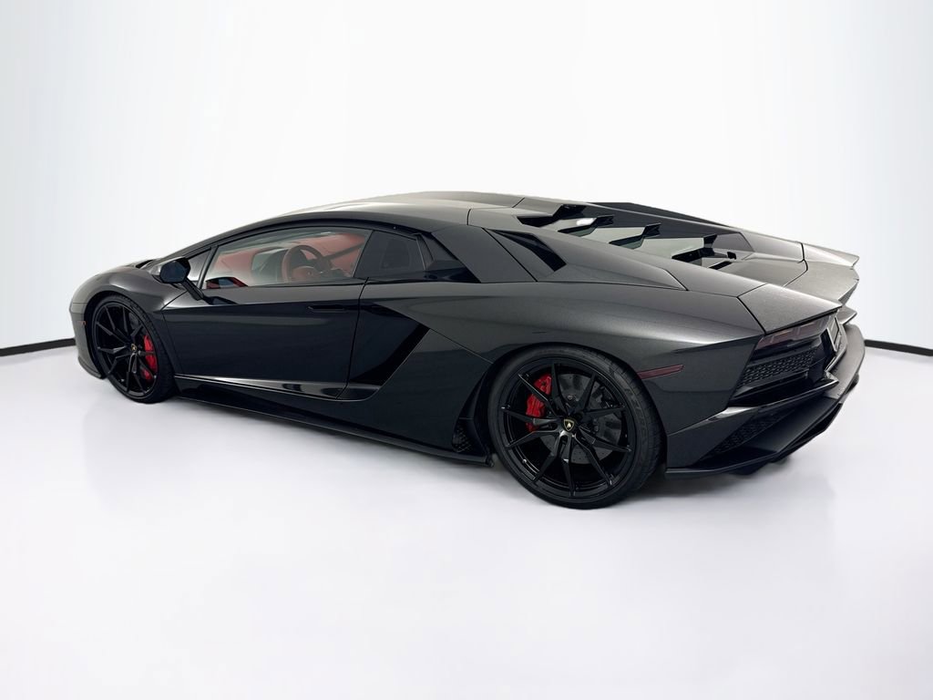 Used 2018 Lamborghini Aventador S image 7
