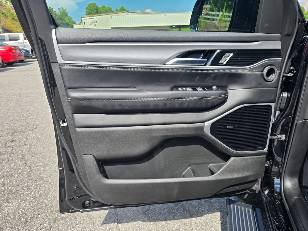 New 2026 Jeep Grand Wagoneer L Limited AWD/4WD image 35
