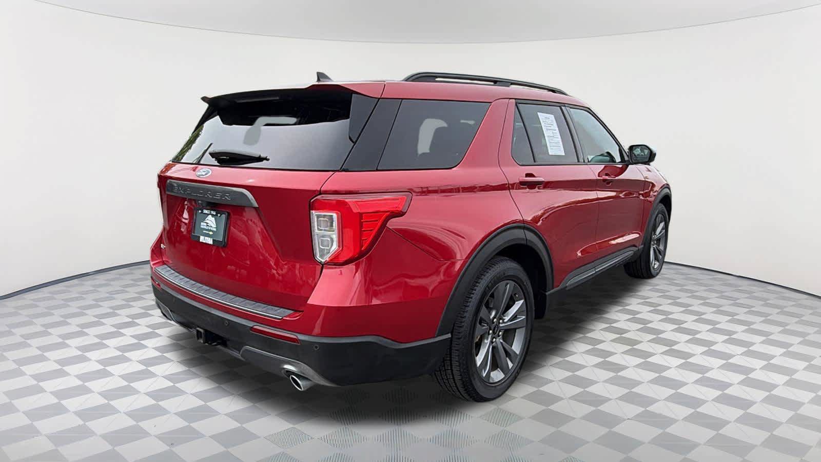 Used 2022 Ford Explorer XLT w/ Equipment Group 202A RWD image 5