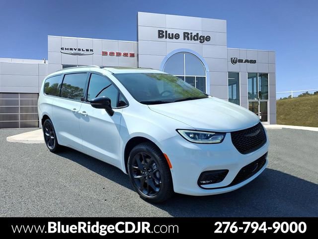 New 2026 Chrysler Pacifica Limited w/ S Appearance Package AWD/4WD image 1