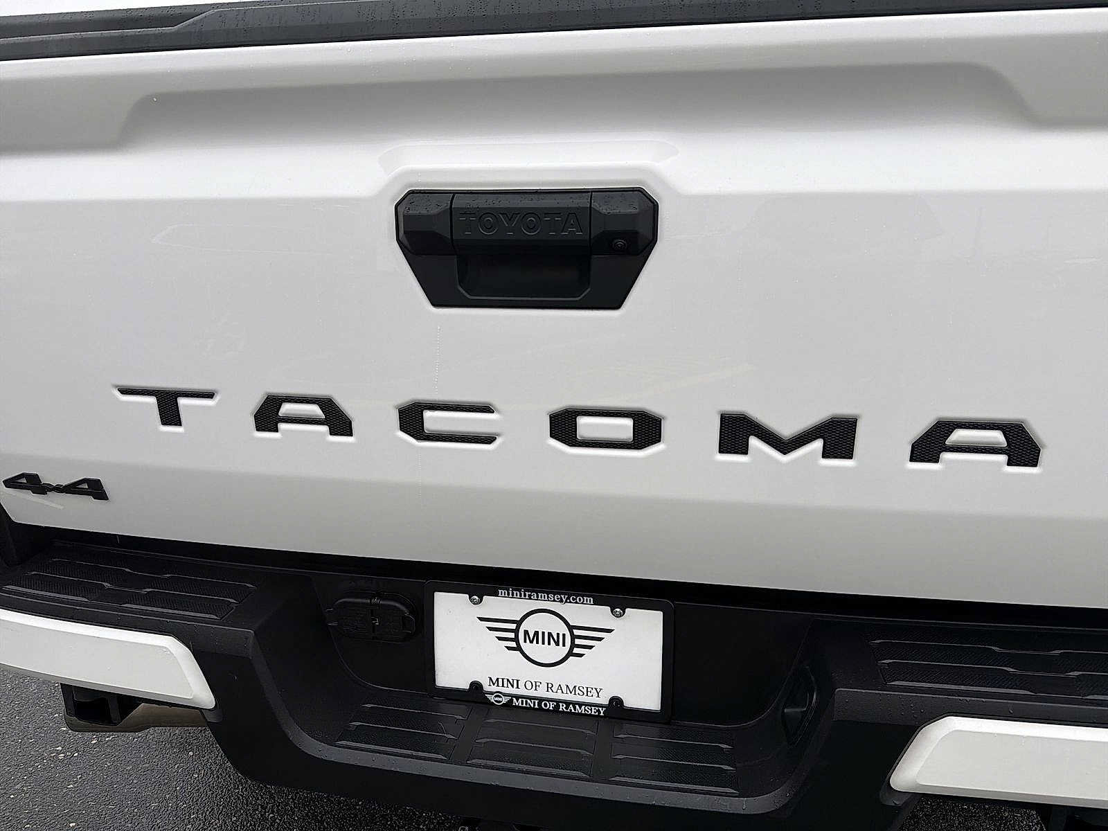 Used 2024 Toyota Tacoma TRD Off-Road AWD/4WD image 15