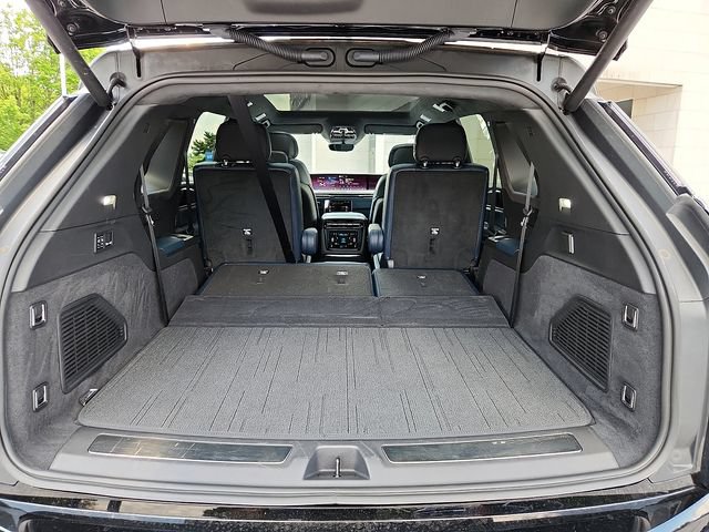 Certified 2025 Cadillac Escalade IQ Luxury 2 w/ LPO, Premium Carpet Package AWD/4WD image 29