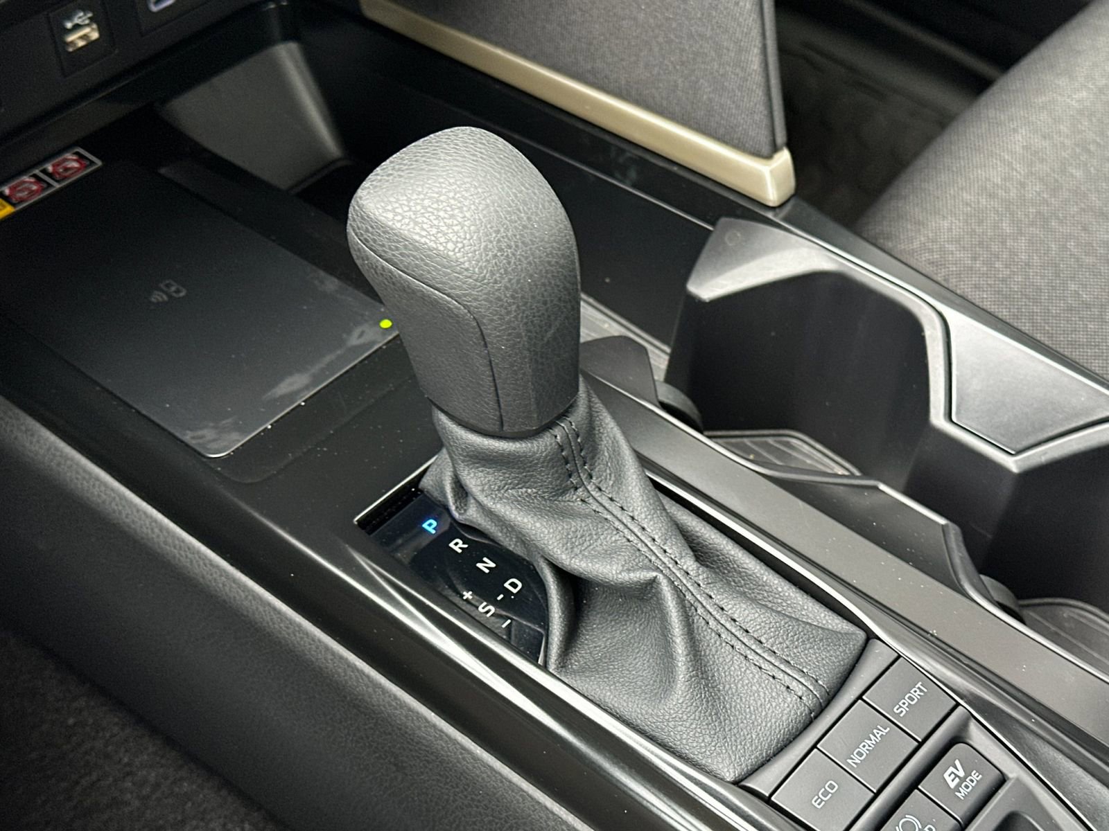 Used 2025 Toyota Camry LE w/ Convenience Package image 22