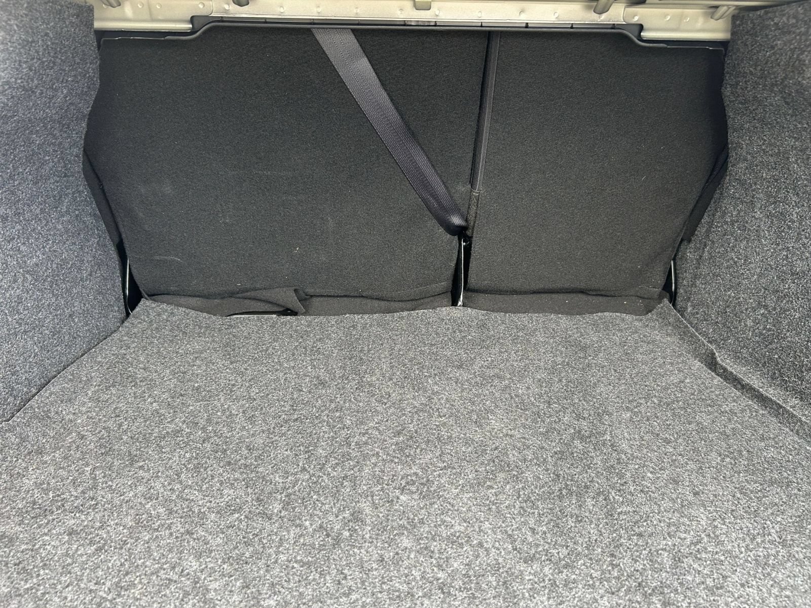 Used 2025 Nissan Versa SV FWD image 41