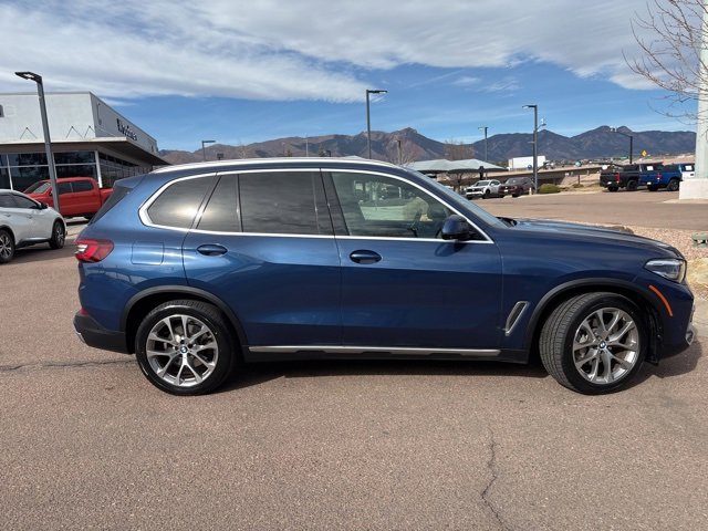 Used 2021 BMW X5 xDrive40i w/ Premium Package image 11
