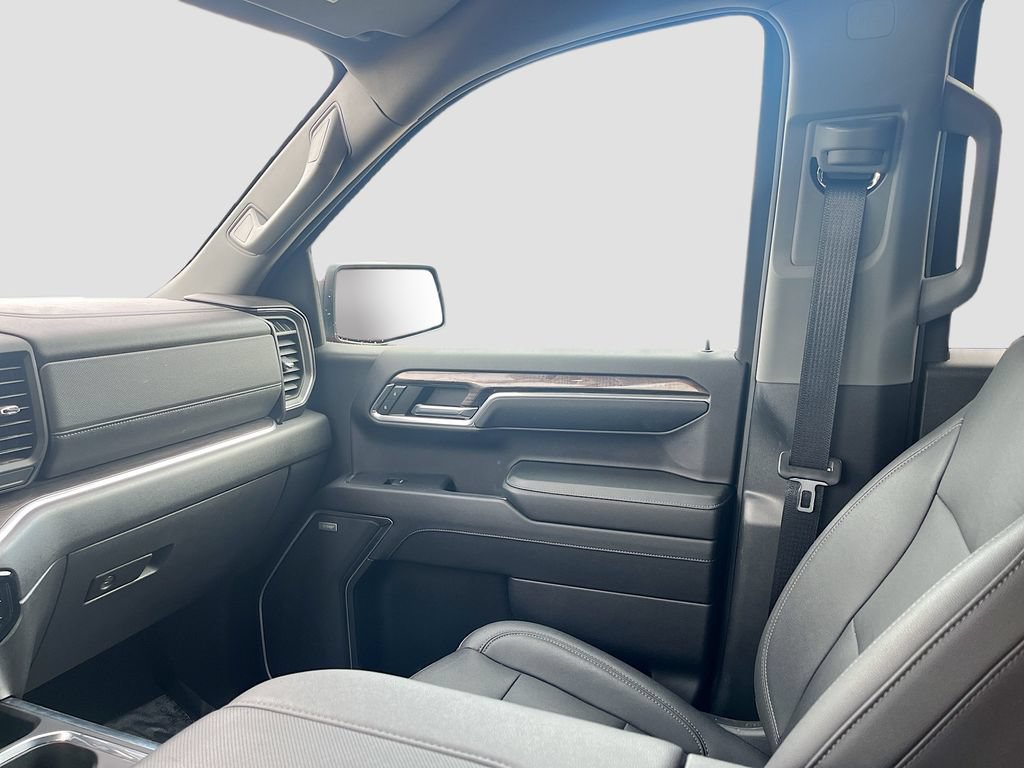 Used 2024 Chevrolet Silverado 1500 LTZ AWD/4WD image 24