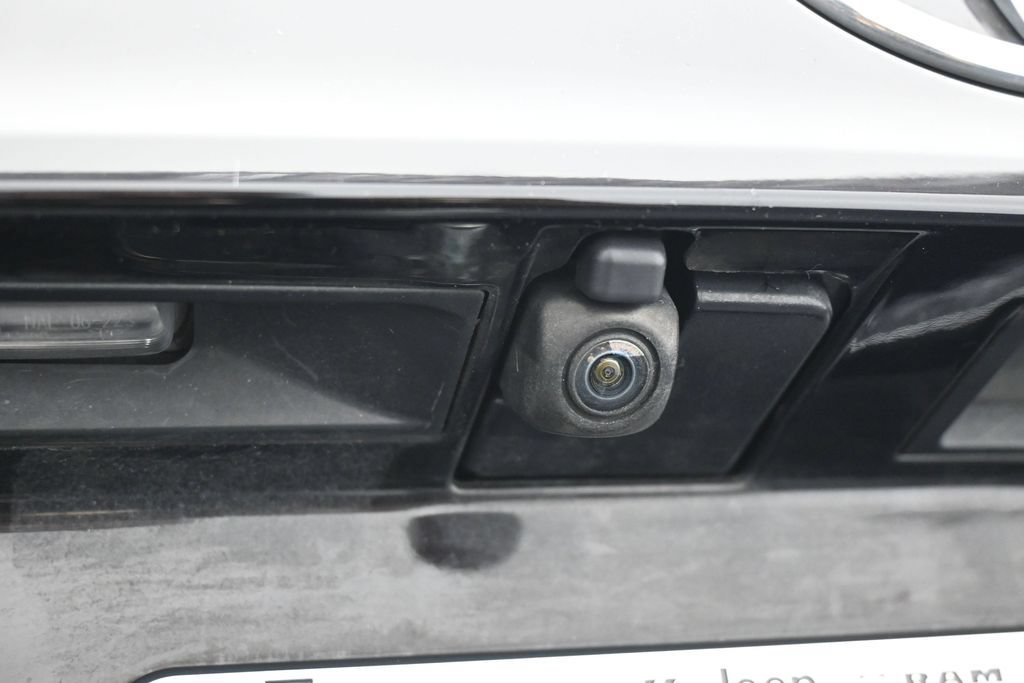 Used 2022 Toyota Highlander XLE FWD image 34